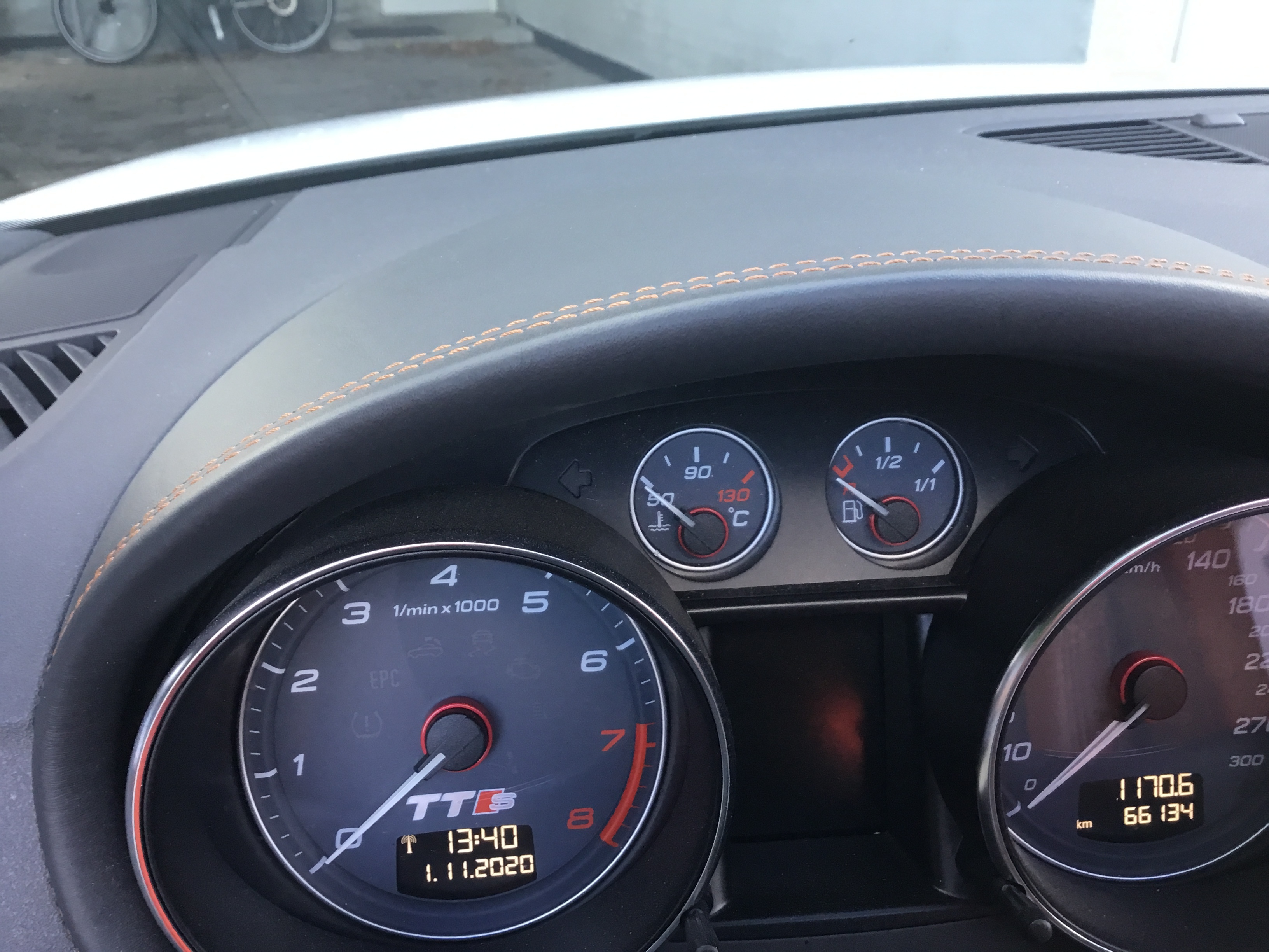 Hvid Audi TTS fra 2011