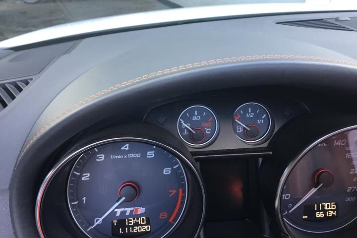 Hvid Audi TTS fra 2011