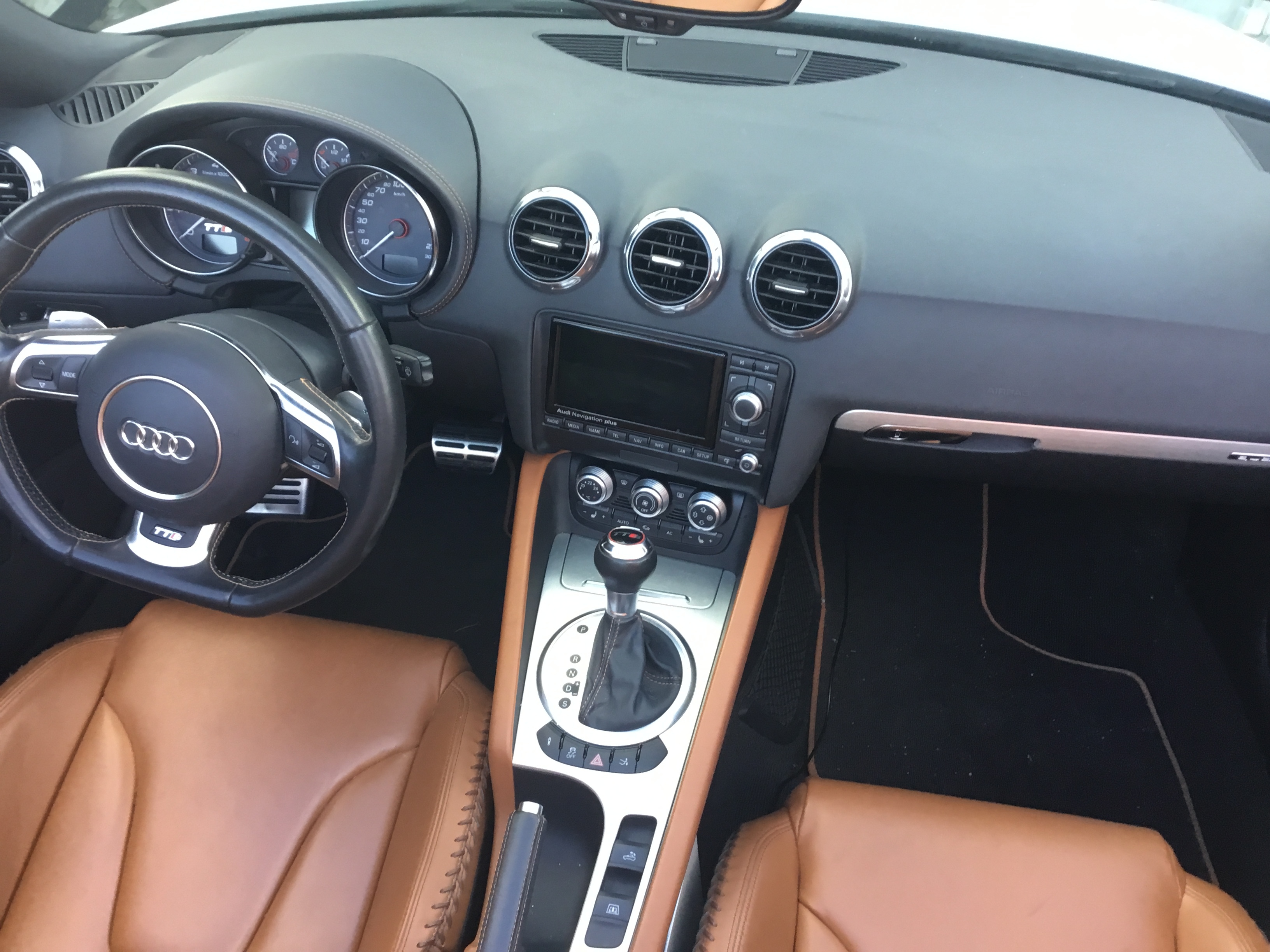 Hvid Audi TTS fra 2011