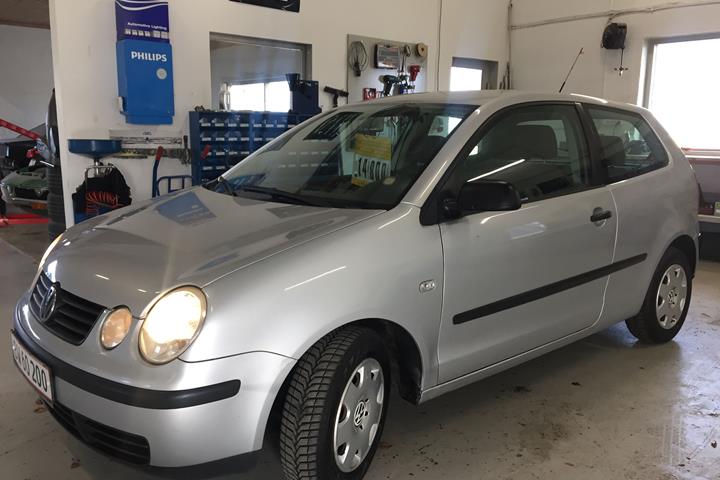 Sølv VW Polo fra 2004