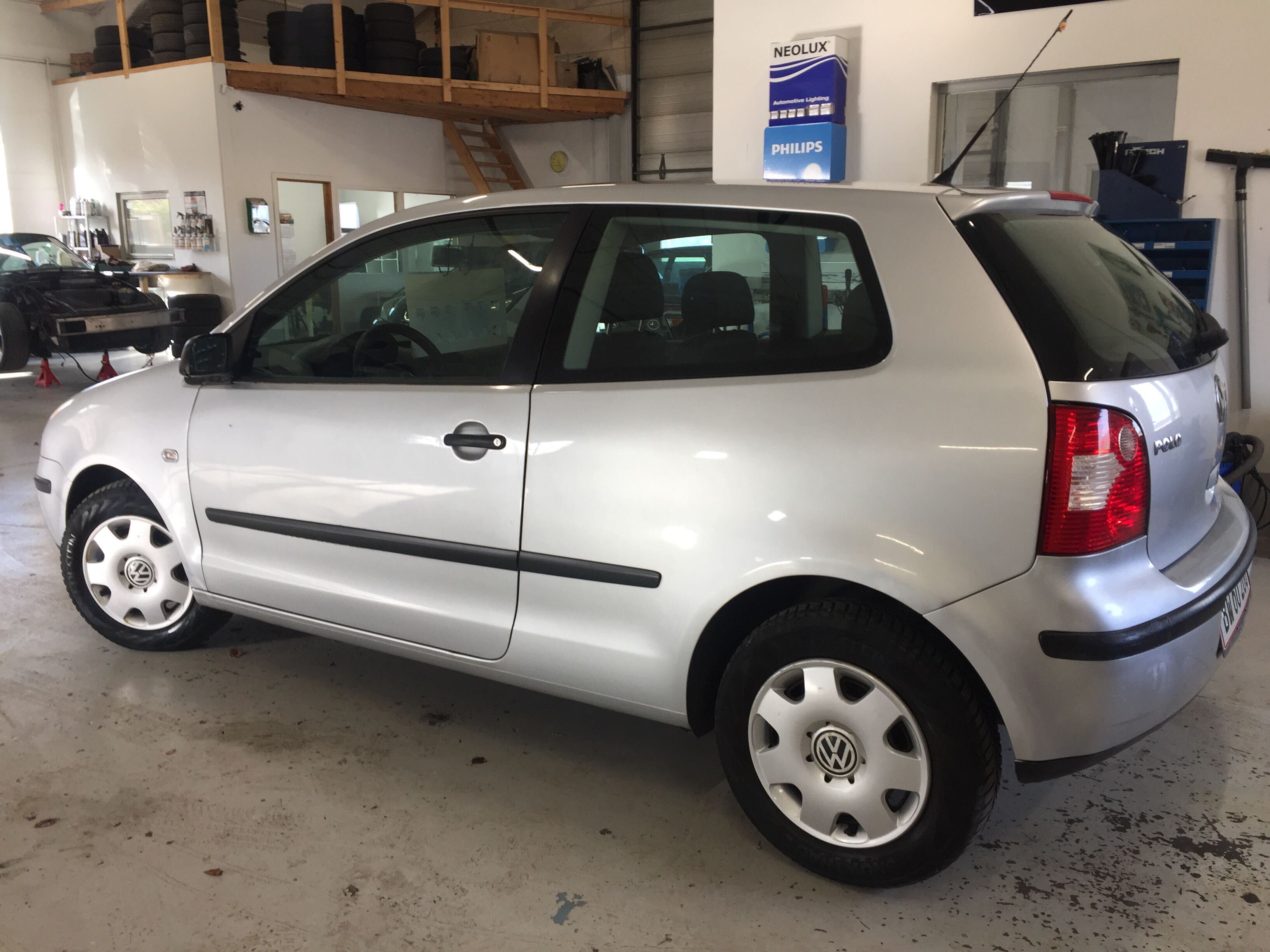 Sølv VW Polo fra 2004