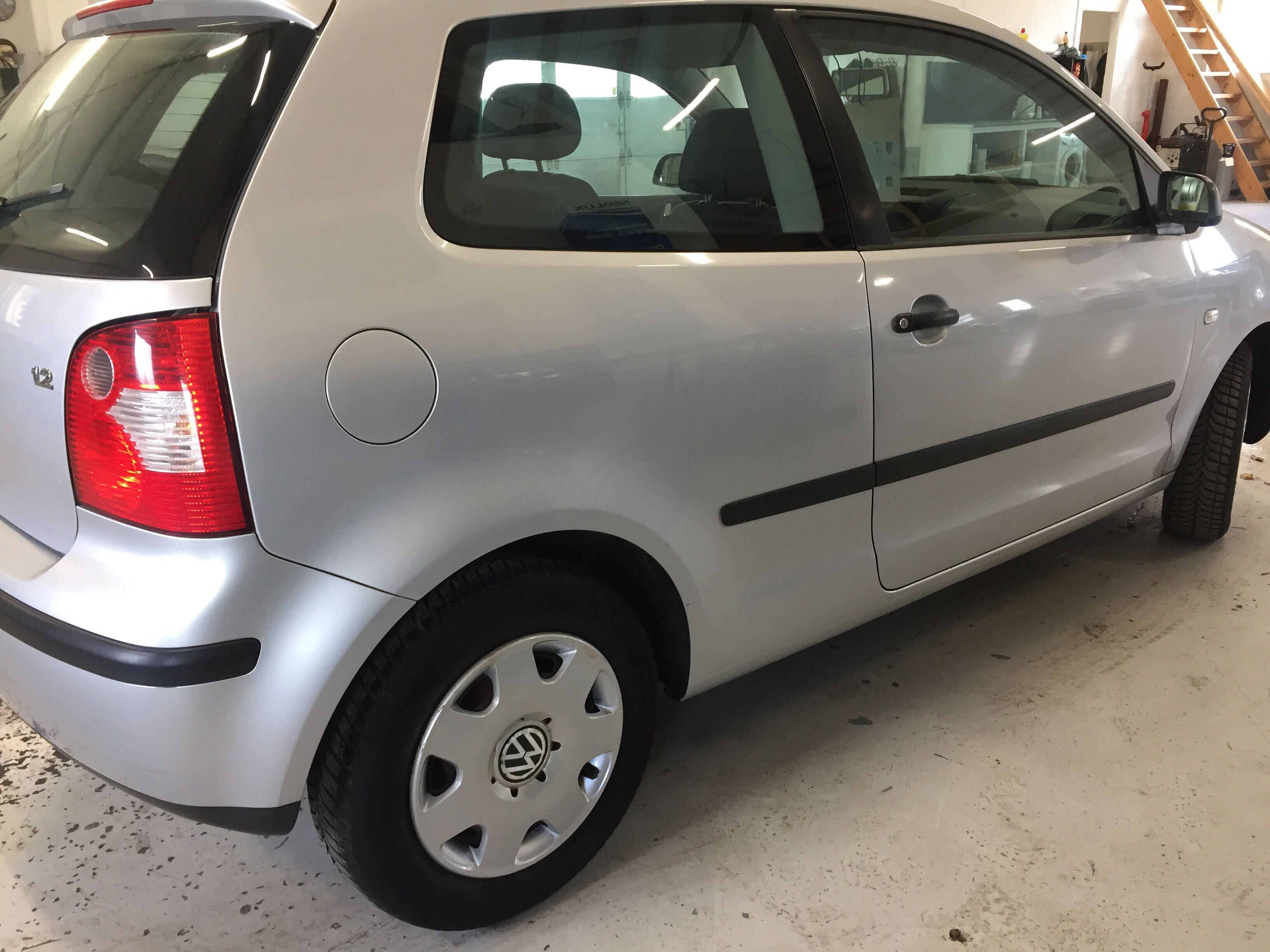 Sølv VW Polo fra 2004