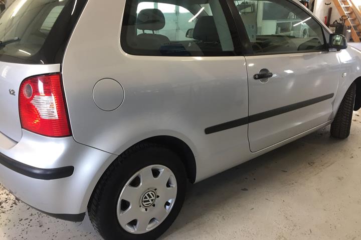 Sølv VW Polo fra 2004