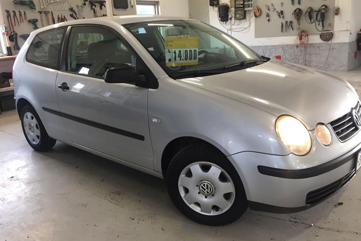 Sølv VW Polo fra 2004
