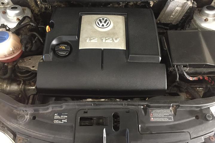Sølv VW Polo fra 2004