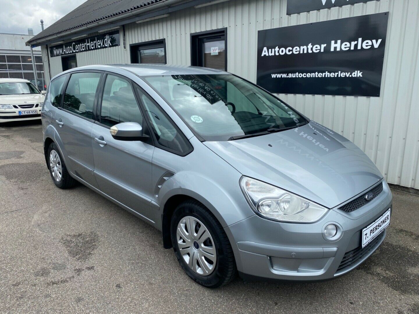 Grå Ford S-MAX fra 2007
