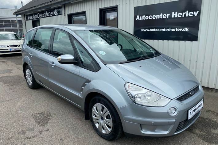 Grå Ford S-MAX fra 2007