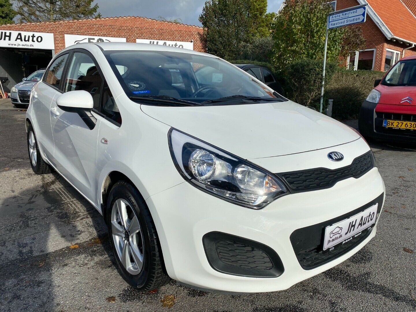 Hvid Kia Rio fra 2013