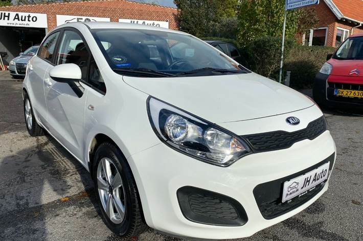 Hvid Kia Rio fra 2013