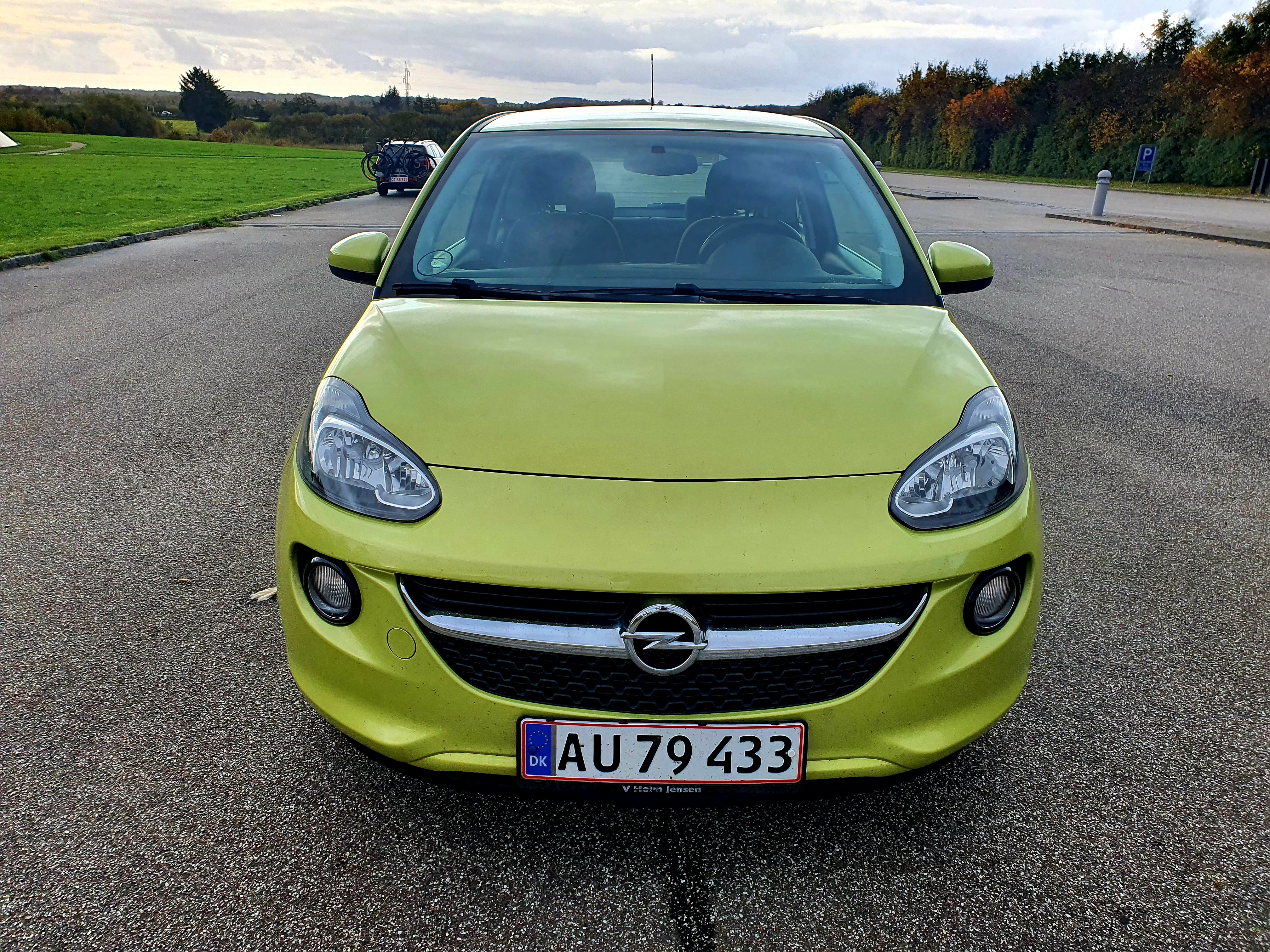 Gul Opel Adam fra 2013