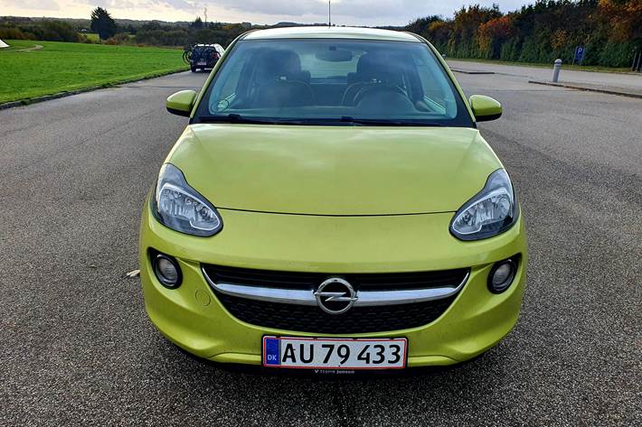 Gul Opel Adam fra 2013