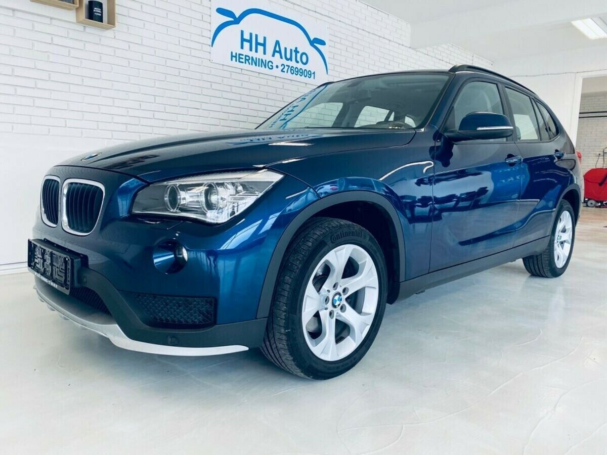 Blå BMW X1 fra 2014