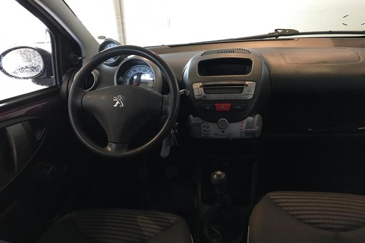Lilla Peugeot 107 fra 2013
