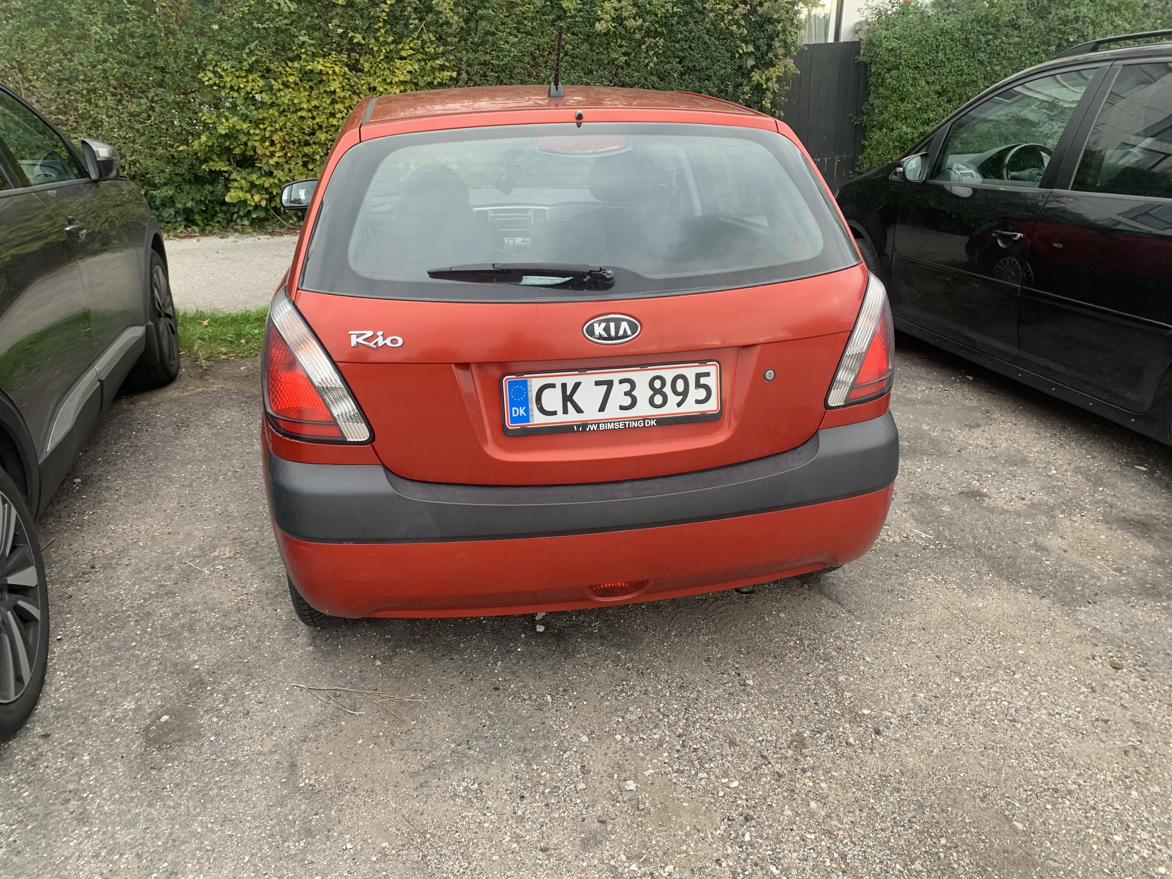 Rød Kia Rio fra 2007