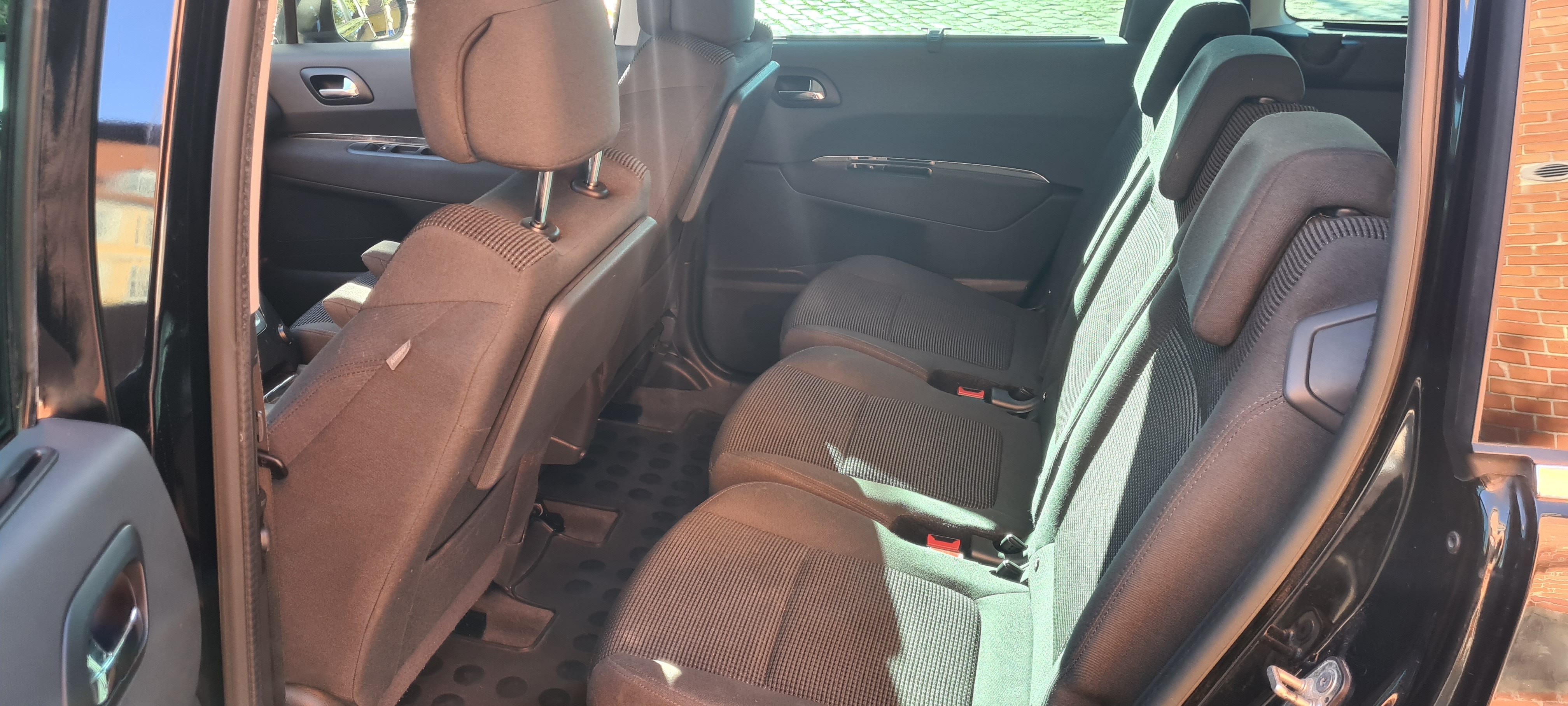 Sort Peugeot 5008 fra 2014