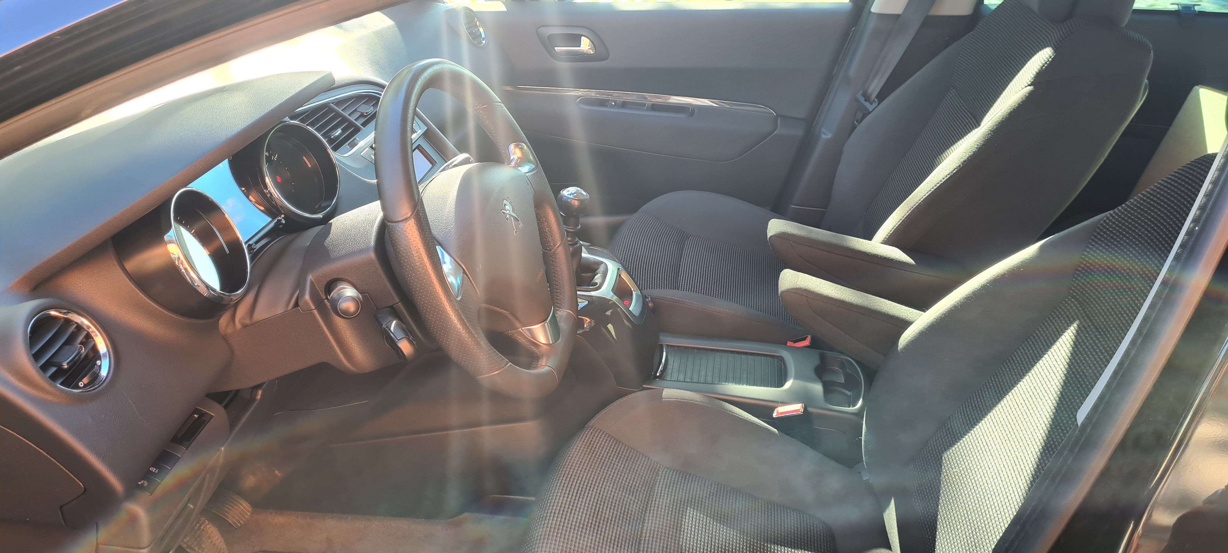 Sort Peugeot 5008 fra 2014