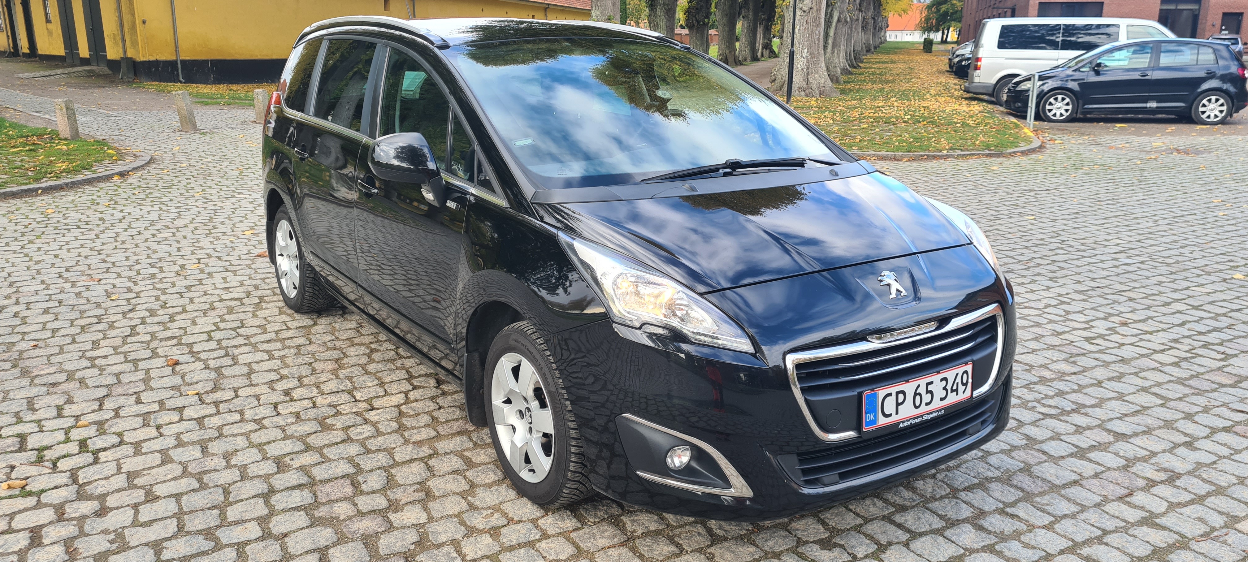 Sort Peugeot 5008 fra 2014
