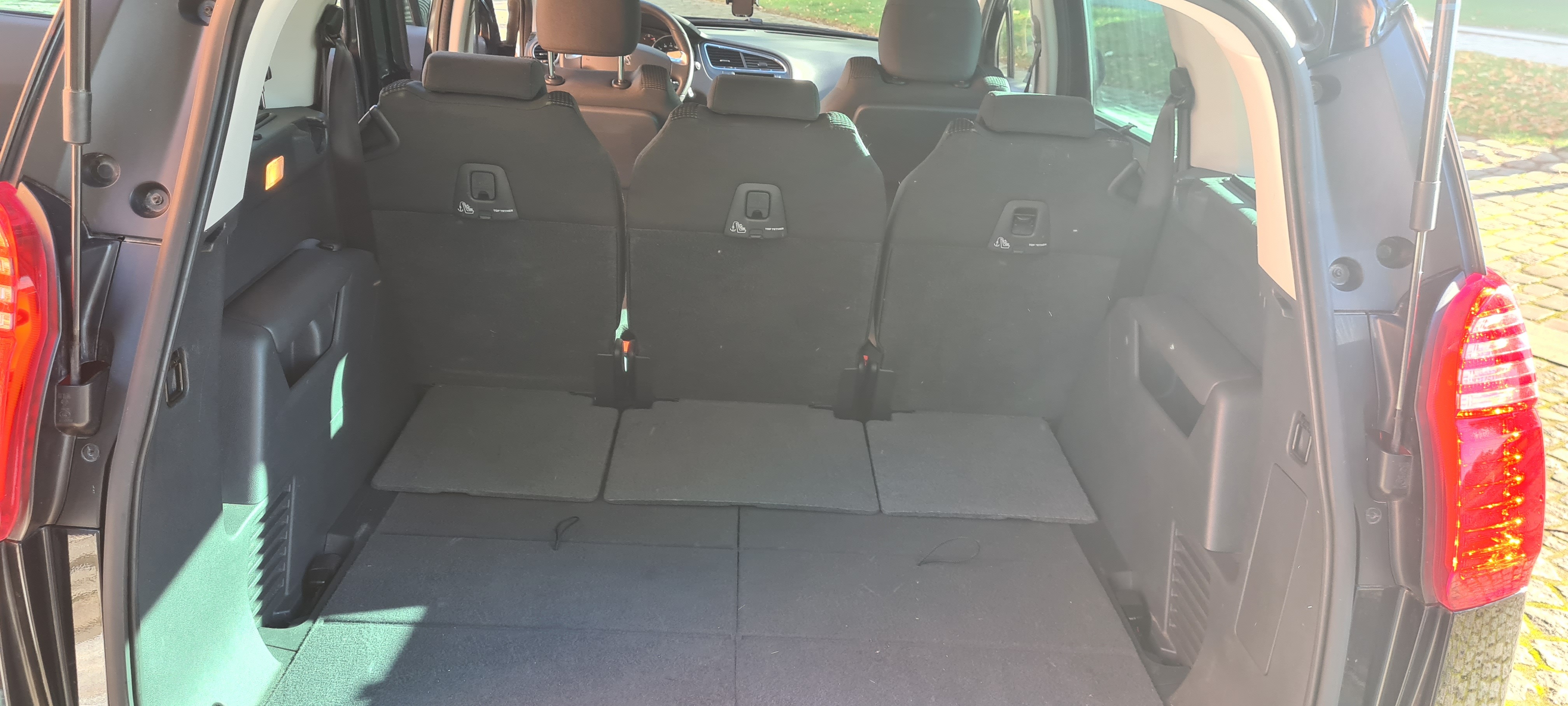 Sort Peugeot 5008 fra 2014