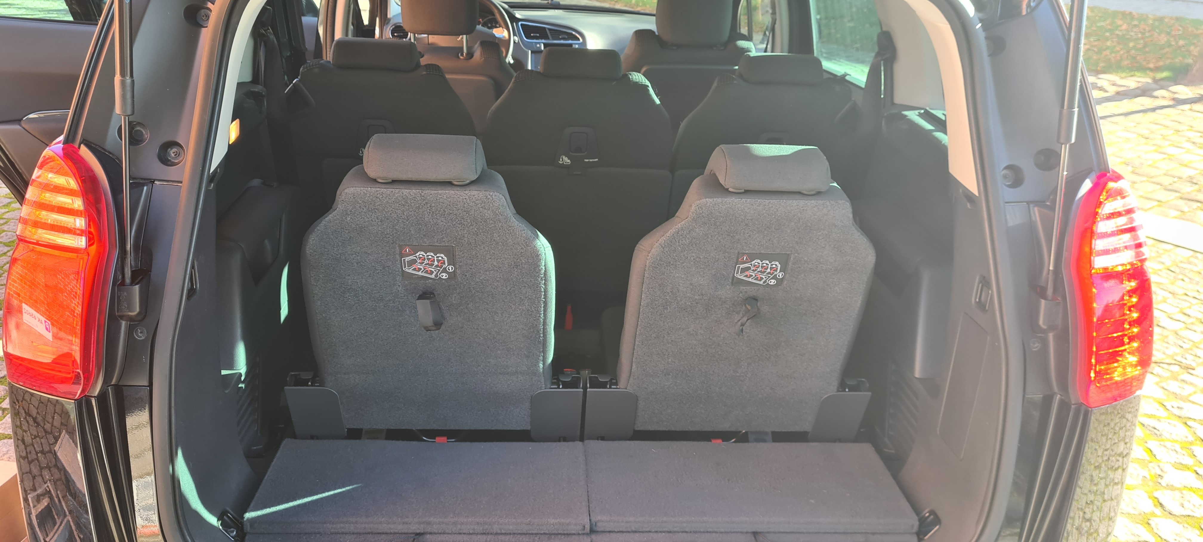 Sort Peugeot 5008 fra 2014