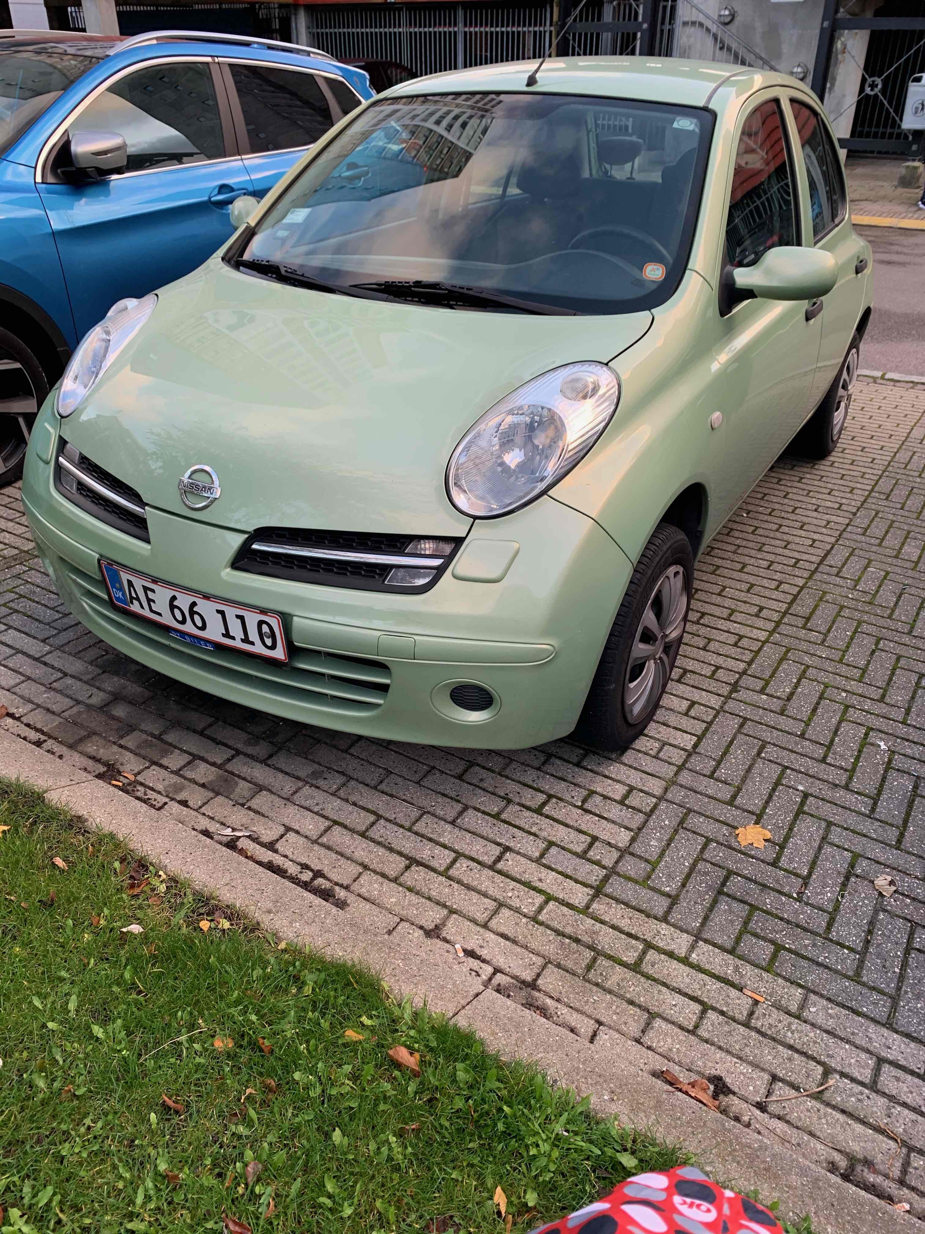 Grøn Nissan Micra fra 2006