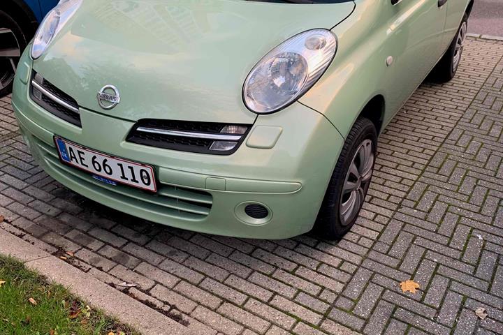 Grøn Nissan Micra fra 2006
