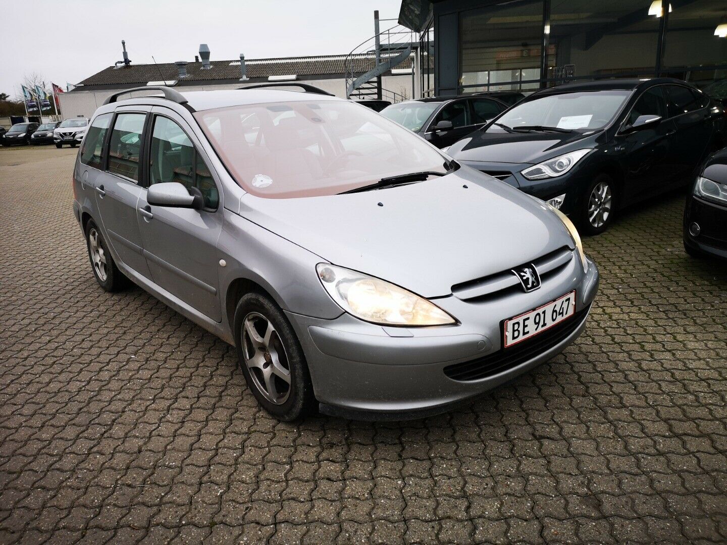 Grå Peugeot 307 fra 2004