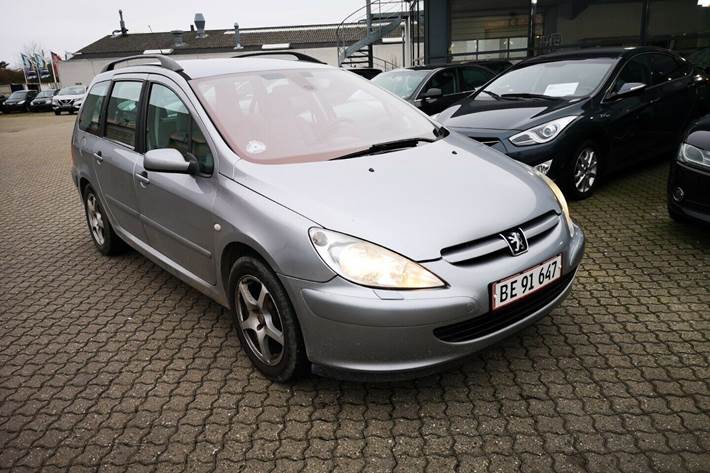 Grå Peugeot 307 fra 2004