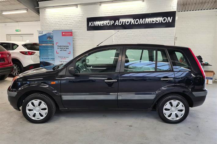 Grå Ford Fusion fra 2007