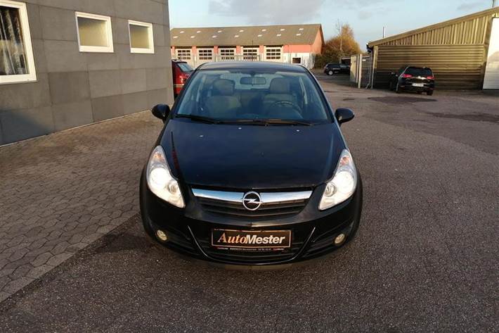 Brun Opel Corsa fra 2009