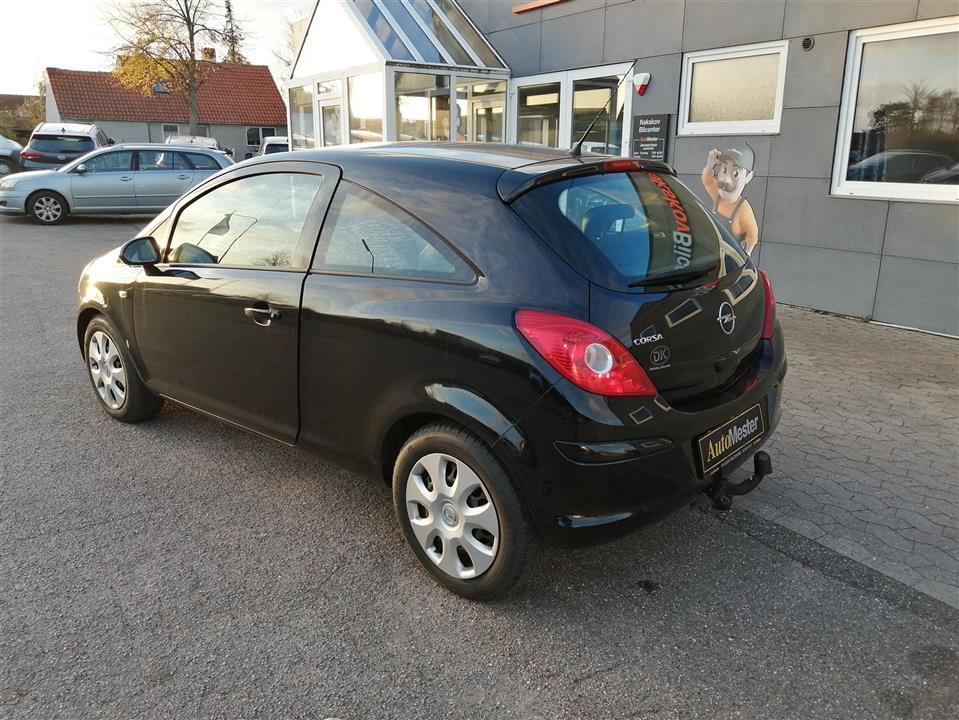 Brun Opel Corsa fra 2009