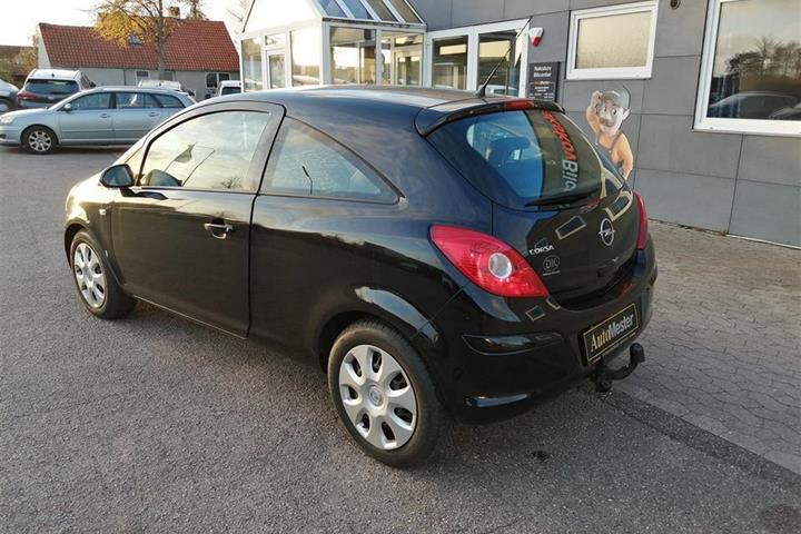 Brun Opel Corsa fra 2009