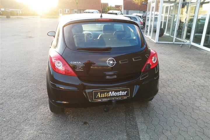 Brun Opel Corsa fra 2009