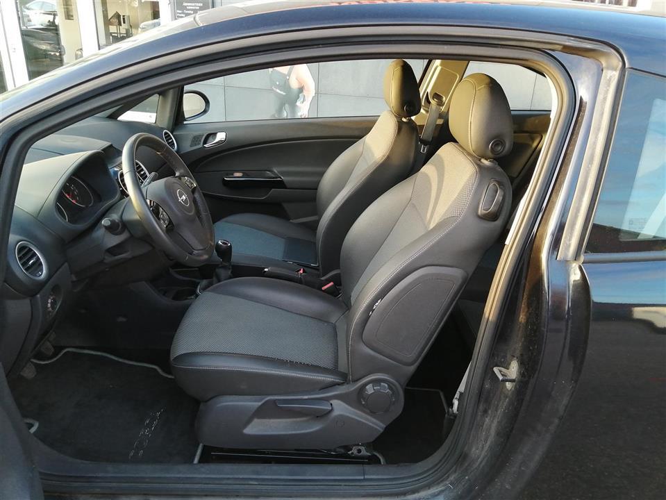 Brun Opel Corsa fra 2009