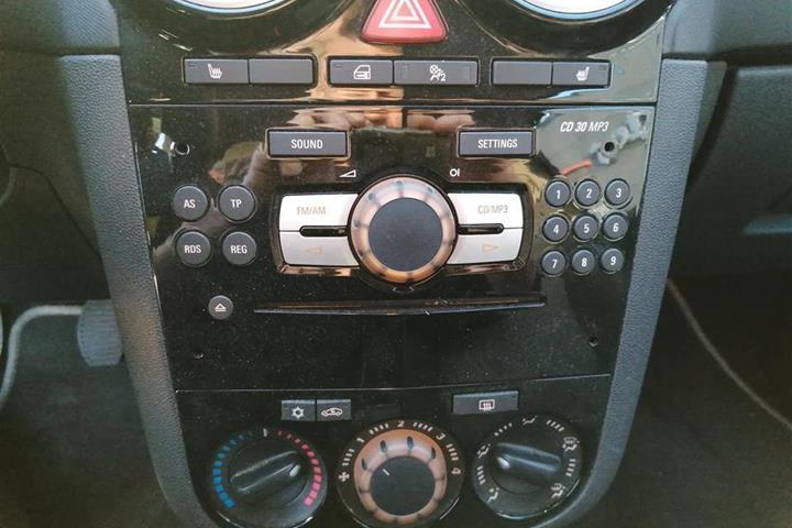 Brun Opel Corsa fra 2009