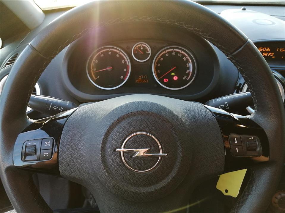 Brun Opel Corsa fra 2009