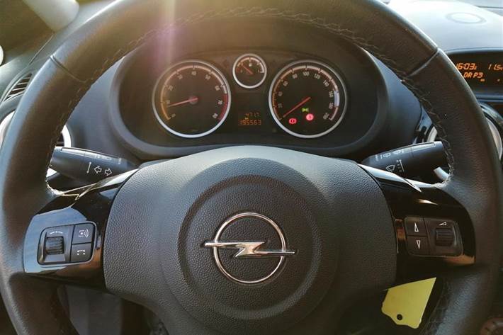 Brun Opel Corsa fra 2009