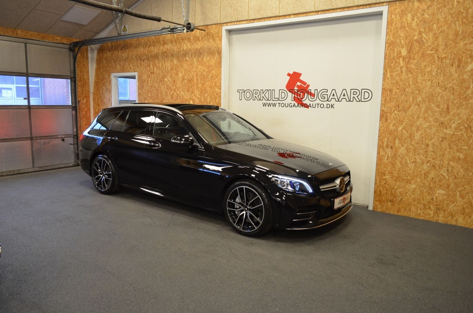 Grå Mercedes C43 fra 2019