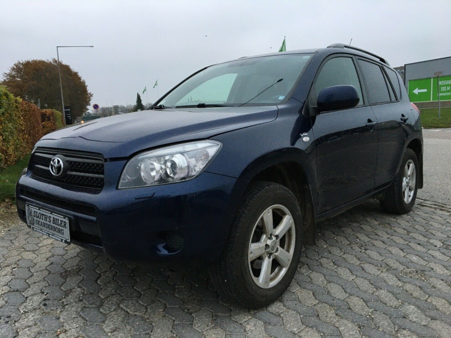 Blå Toyota RAV4 fra 2006
