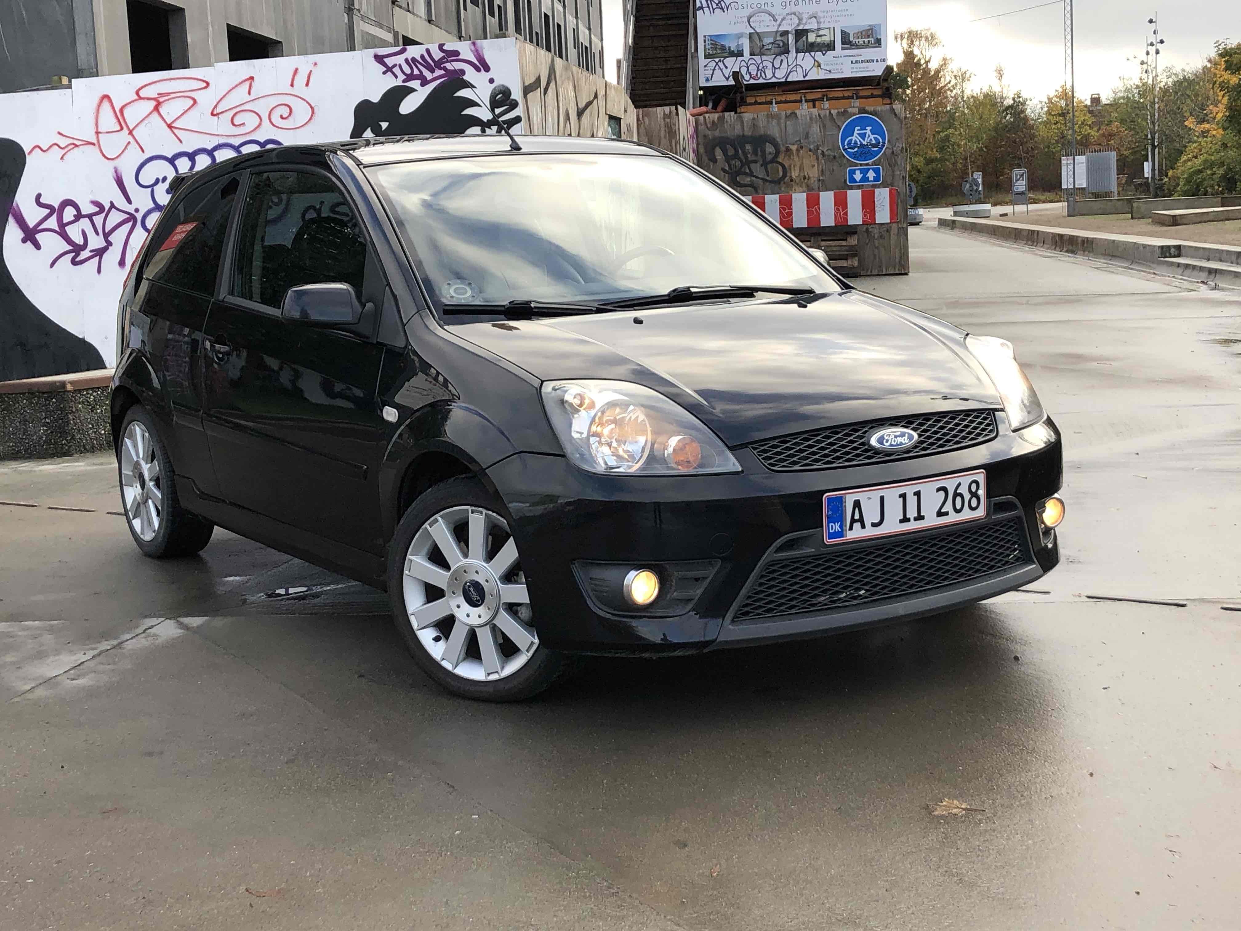 Sort Ford Fiesta fra 2005