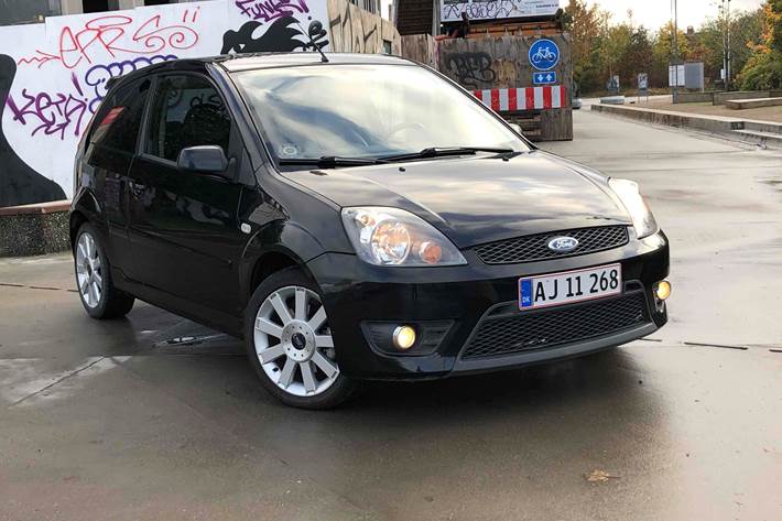 Sort Ford Fiesta fra 2005