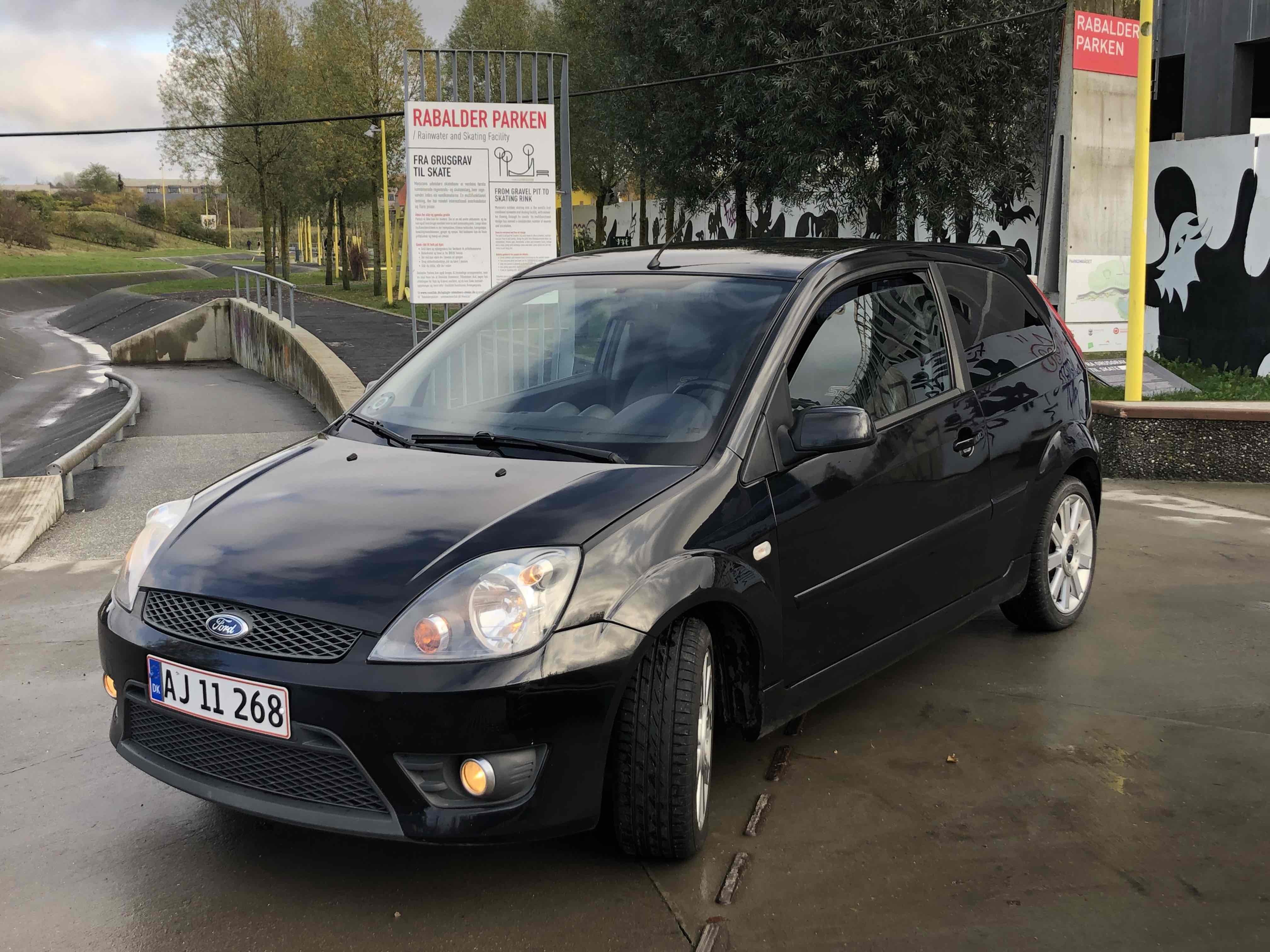 Sort Ford Fiesta fra 2005
