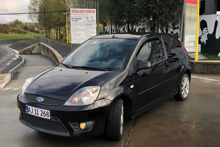Sort Ford Fiesta fra 2005