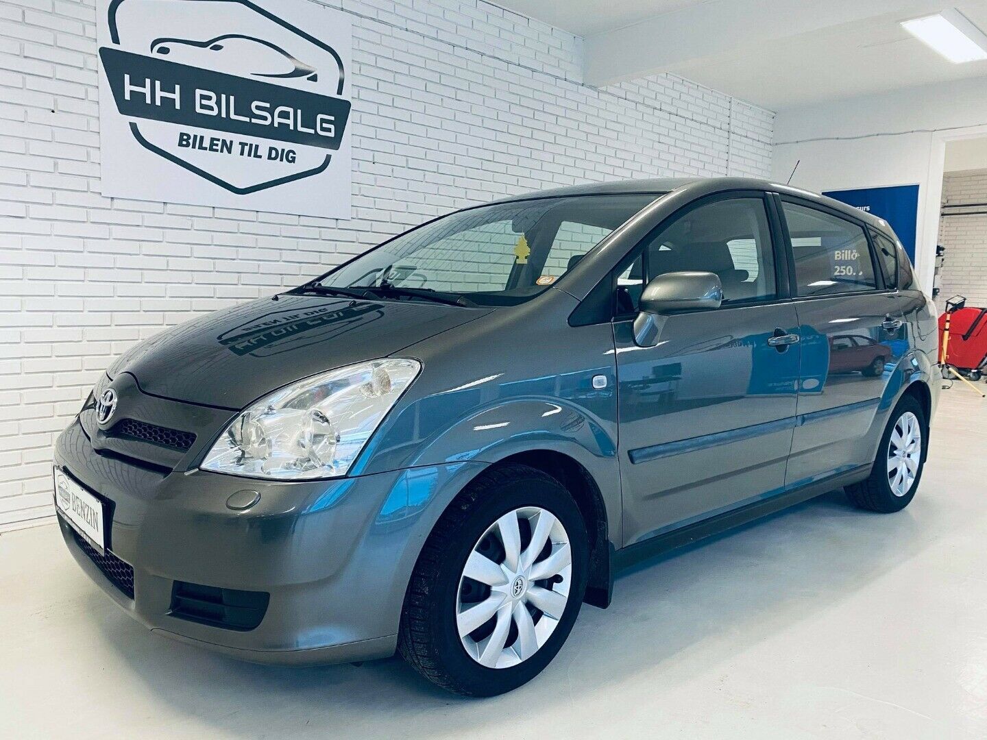 Grå Toyota Corolla Verso fra 2006