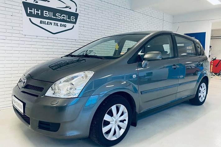 Grå Toyota Corolla Verso fra 2006