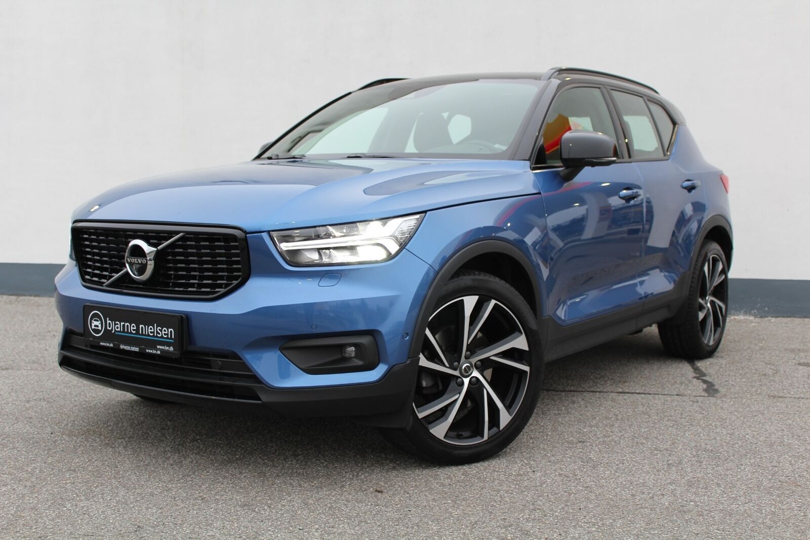 Blå Volvo XC40 fra 2018