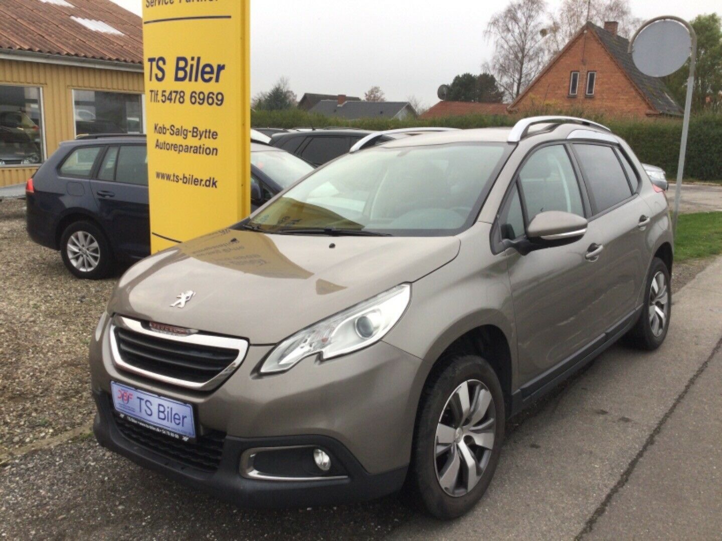 Grå Peugeot 2008 fra 2014