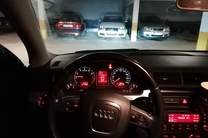 Grå Audi A4 fra 2007