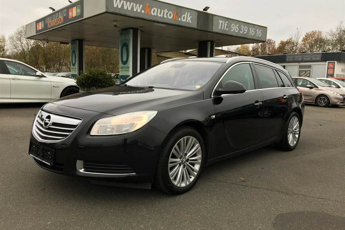Grå Opel Insignia fra 2012