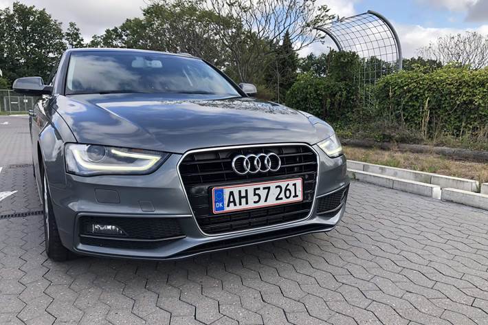 Grå Audi A4 fra 2014