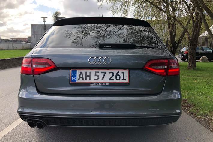 Grå Audi A4 fra 2014